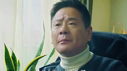 Người đàn ông giấu cha cho người nước ngoài thuê nhà, nào ngờ bị cha xé hợp đồng, khổ sở hết đường