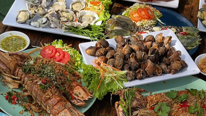 อาหารไทย: บุฟเฟต์ซีฟู้ดสไตล์ไทย ทั้งปิ้ง ผัด นึ่ง และยำ จัดเต็มตามใจชอบ อิ่มอร่อยแบบฟินๆ!