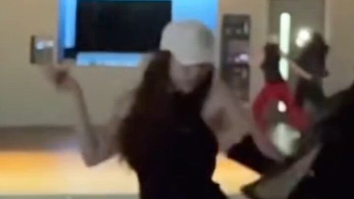 jiwoo的Like Jennie 来了!太帅了!NMIXX 金智羽