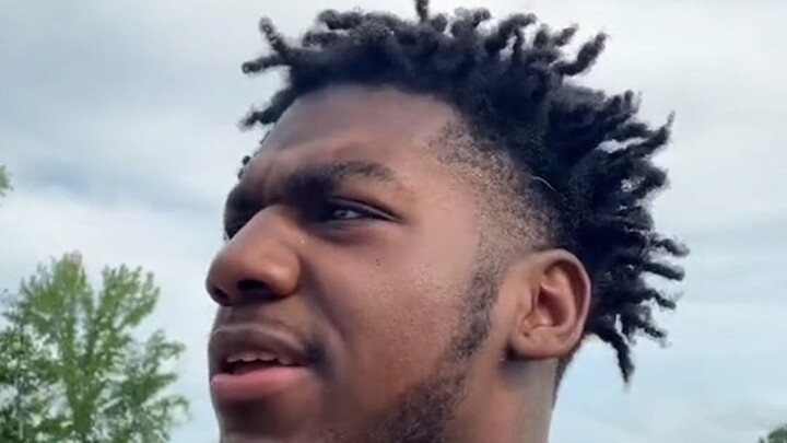 "Apakah kamu mendukung LGBTQ?" (Kalahkan sihir dengan sihir)