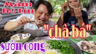 Mâm hủ tíu sườn cọng "chà bá" lTâm Chè Vĩnh Long