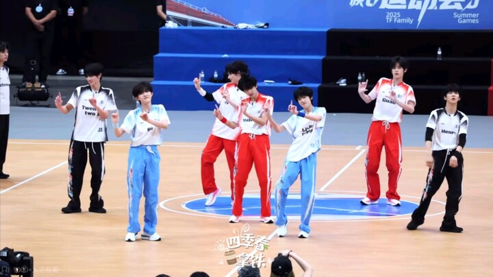 Double joy! This little shovel and little sheep are just too iconic. The exhilarating vibe of 351 an