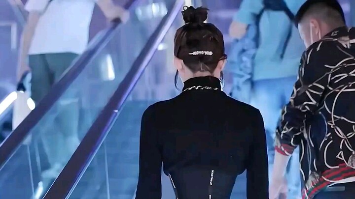 Pemotretan Jalanan: Busana Modis Wanita 135