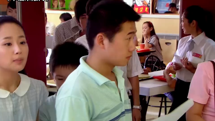 Dù không có quan hệ huyết thống, mẹ kế vẫn gánh vác trách nhiệm như một người mẹ ruột.