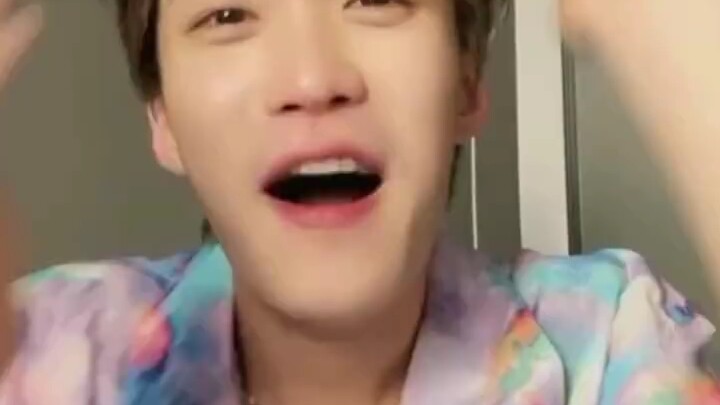 【จางเถิง】ครั้งแรกที่เห็นไอดอลชายไลฟ์ มีผู้ชม 6 ล้าน! ของแจกคือเอาผ้าห่มมาหมุนเป็นผ้าเช็ดหน้า ฮ่าๆ ขำ