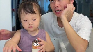 2岁宝宝独自给爷爷买生日礼物到底会买什么#人类幼崽#宝爸带娃#露兮粑粑