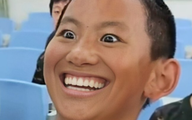 สบตากับพวกเขาสิบวินาทีโดยไม่ยิ้ม