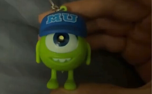 Pacarku lagi-lagi ngasih aku mainan baru nih!