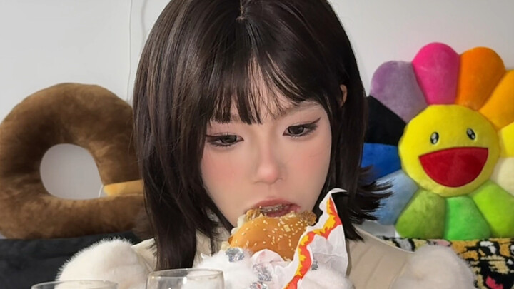 Makan malamku setelah ditinggalin gara-gara aku udah berdandan cantik…