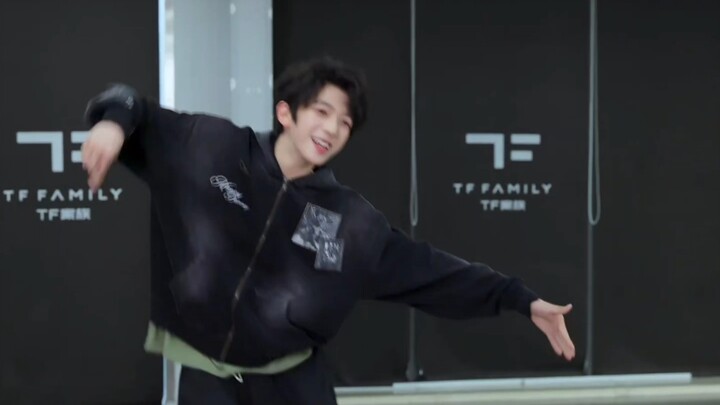 [Chen Junming] [November Assessment] Jump Right into My Heart — Chen Junming’s Forehead-Slit Look Tr