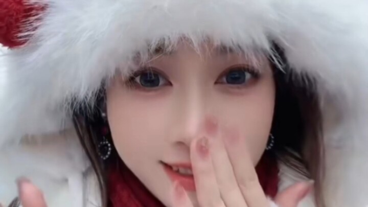 吴柳芳和闺蜜热舞，祝大家2025金山银山全都有