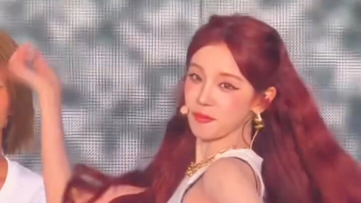 [Song Yuqi] The Fishing God Has Arrived! Performing the Choreography for "Love Tease"