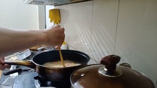 Làm mấy món ăn cơm tối.