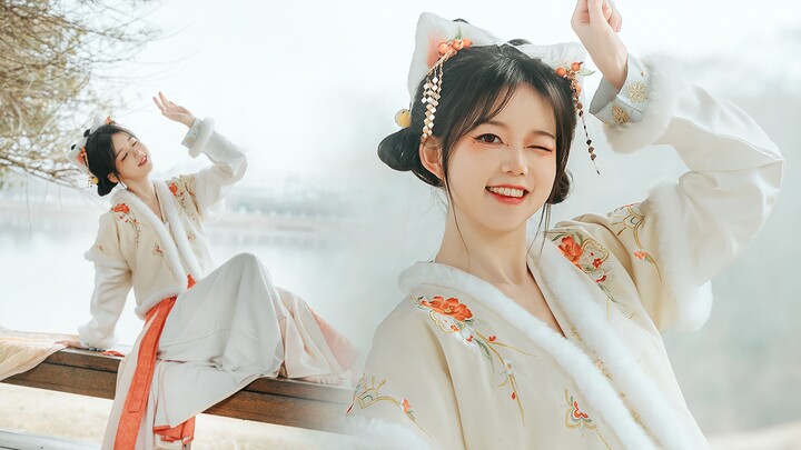 The little fox also wants to celebrate the Spring Festival with everyone!