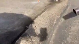 تبين أنه يمكن إصلاح سطح الطريق بهذه الطريقة، باستخدام مادة حشو لجعله ينتفخ تدريجياً