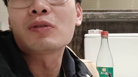 Zaman sekarang yang mau cari untung dengan merekrut orang masuk pabrik itu semuanya bodoh.