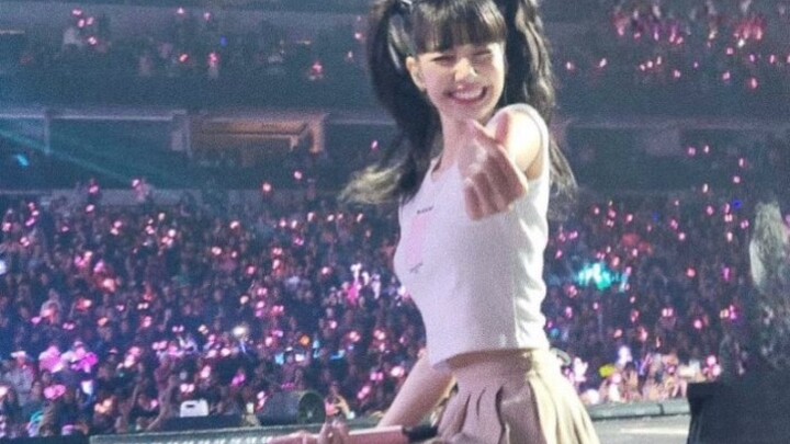 [I can't resist Lisa from Dallas, USA] My love for Lisa reached its peak after just two days of perf