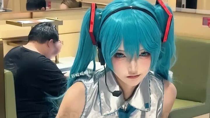 Cosplayer Ini Udah Tinggi, Cakep Lagi, Siapa Cosplayernya?