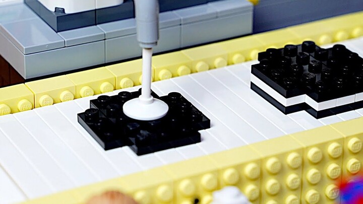 [LEGO Stop-Motion Animation] Magical decompression in the Oreo Factory, one click and one press to g
