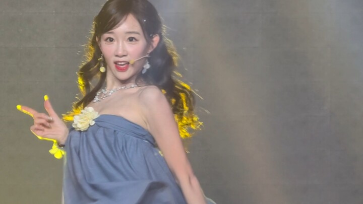Li Zixuan dances to “Catch Catch,” perfectly on beat and full of energy!