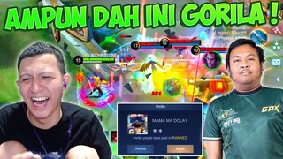 NGAKAK BANGET MAIN SAMA GORILA SATU INI !!