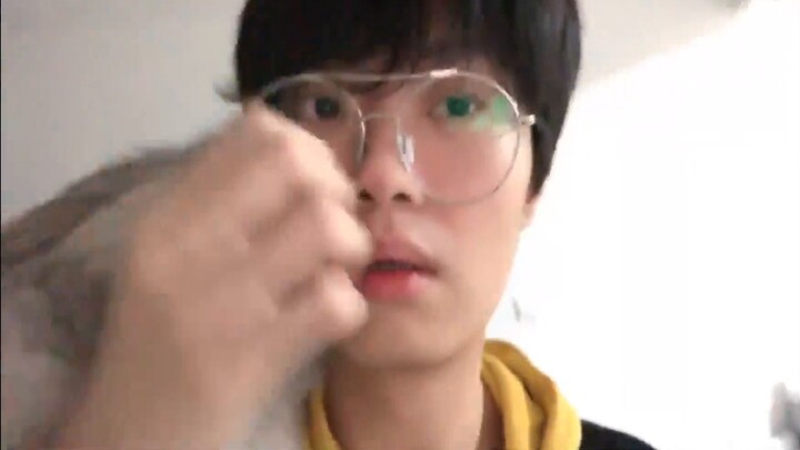 [KB呆又呆] Is he a ruthless gunslinger or a Japanese handsome boy? | I want fans of both his skills and