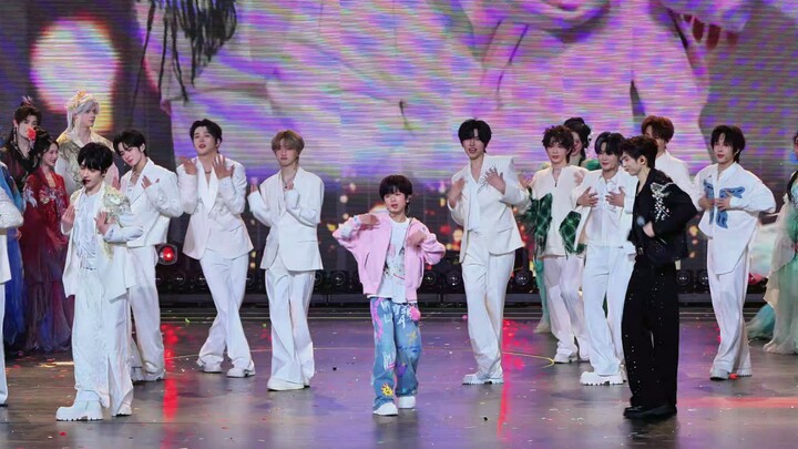 แดนซ์สุ่มช่วงอังกอร์ 【งานฉลองฟ่งฮวา 2026 – ค่ำคืนแห่งความรุ่งโรจน์】