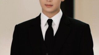เขาไม่สวมเสื้อกั๊กอีกต่อไปเมื่อเขาไม่ใช่ผู้กำกับ ถ้าคิมซูฮยอนมีขา ก็เดินให้มากขึ้น