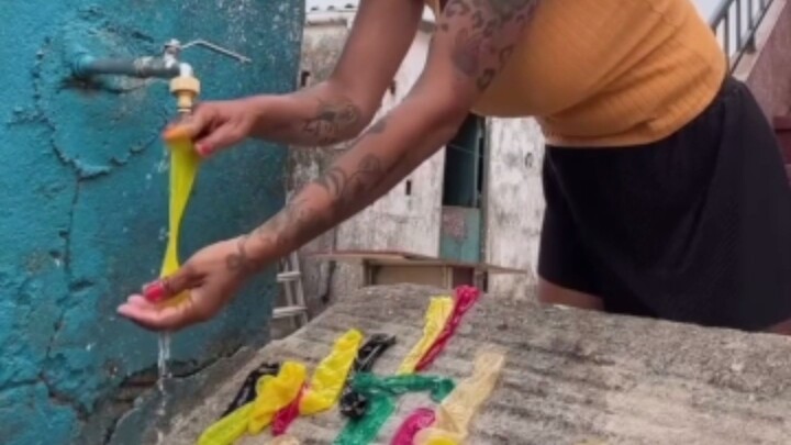 Labando condones 🤣🤣🤣🤮🤮