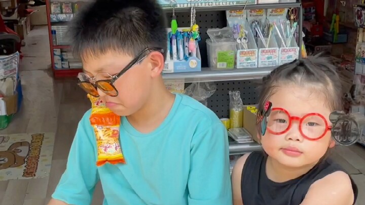 ถ้ายังเป็นแบบนี้ต่อไป ร้านเล็กๆ คงถูกสองคนนี้ทำล้มละลายแน่ๆ