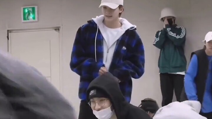 The atmosphere of this practice room is amazing. No one loves Seventeen more than Seventeen!