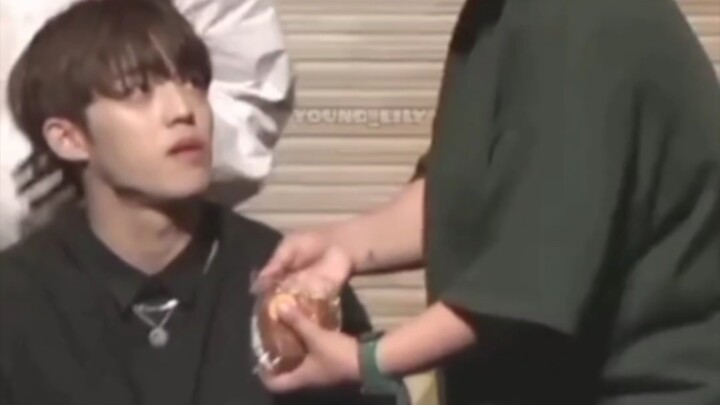 Choi Seungcheol: “What do you mean? Why did you take my bread 🍞?”