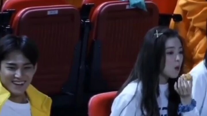 Kak Pei: Anak ini lagi ngapain…