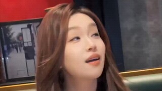 "Apakah ada pecinta anjing di sini?"