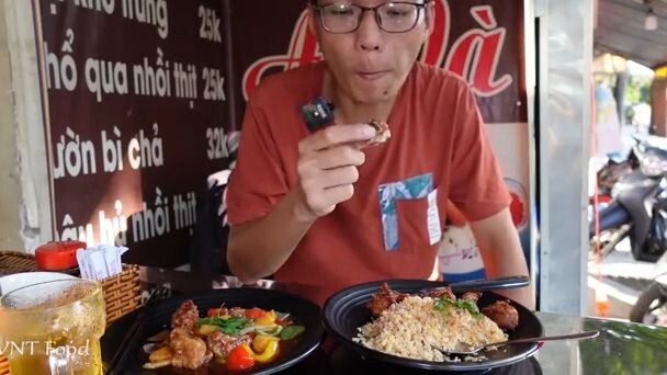Chủ quán Người Hoa chia sẻ bí quyết làm Sườn Xào Chua Ngọt ngon ở Sài