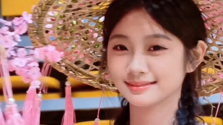 Meizhou Cheerleading Team’s Center Girl Behind-the-Scenes (The Sweet Girl Personified – 5.10)