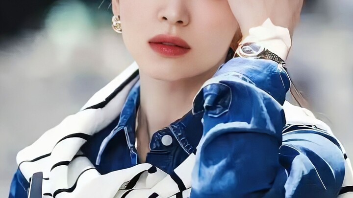 Ya ampun, kenapa nih cewek cemas banget? Umur 43 tahun kan justru masa paling percaya diri karena ca