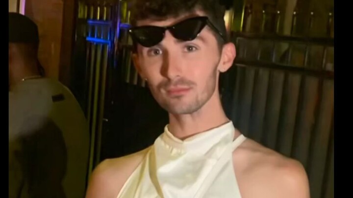 Gay hay thẳng kinh điển