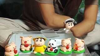 Use clay to make a "Shinchan with rabbit ears~"