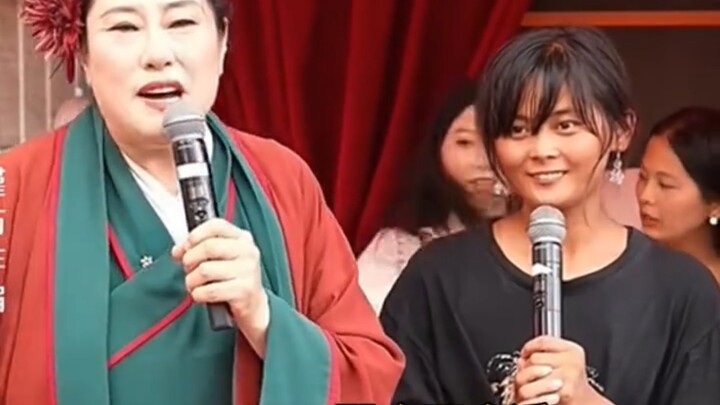 الوردة السوداء تعود إلى المسرح للمرة الثانية