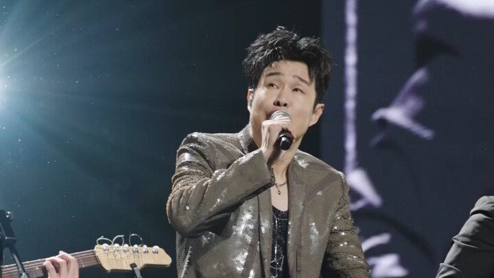 You can say Xiao Shenyang’s singing is a bit rustic, but his vocal skills are anything but bad.