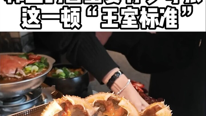 تحدّيت نفسي بأكل السلطعون بصلصة الديك الرومي دون أي تعبير على وجهي... هل خمنت أنني ربحت؟