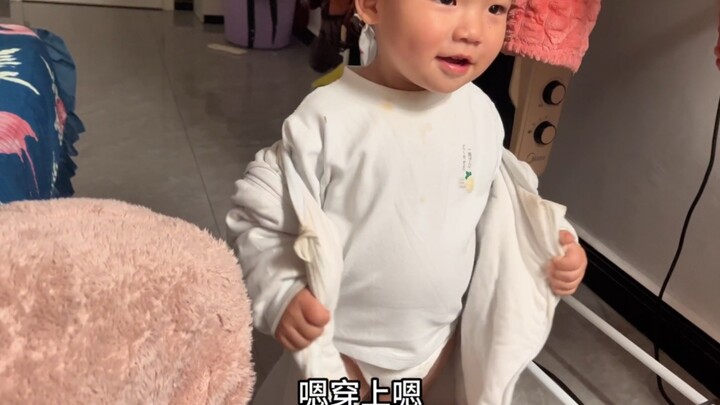 หมูป่าตัวน้อยช่วงนี้ชอบถอดเสื้อผ้าต่อหน้าคนมากเป็นพิเศษ