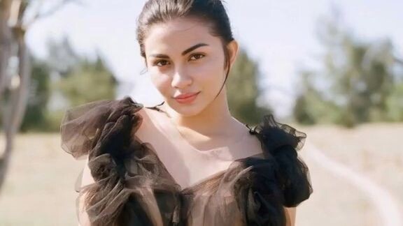 Emang artis luar biasa ini Ariel Tatum.