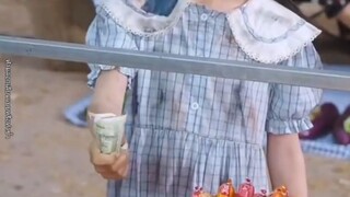 อย่าไปยุ่งกับสาวน้อยคนนี้ พ่อของเธอเป็นทาสรักลูกสาว