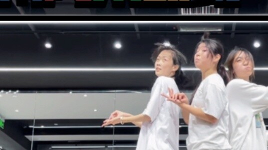 Hangzhou ARMY menarikan koreografi spesial Butter (feat. Megan Thee Stallion) BTS 3J