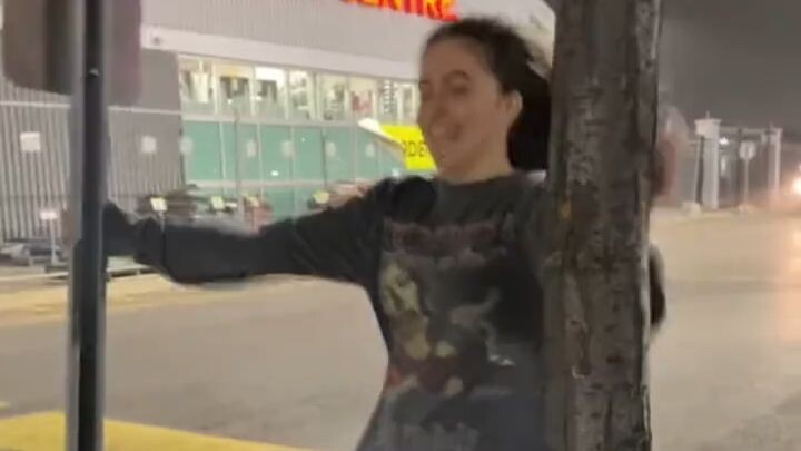 Funny Windy Moments 😲😲🤣