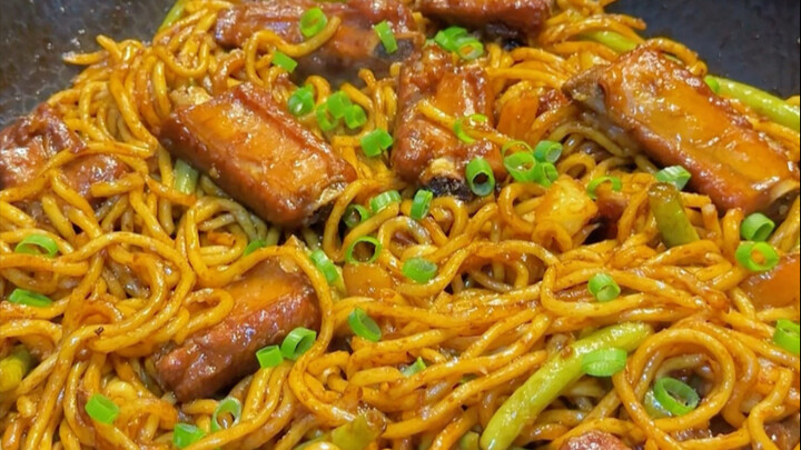 Sebagai penduduk asli Mongolia Dalam, saya benar-benar tidak bisa menolak mie rebus iga babi dan kac