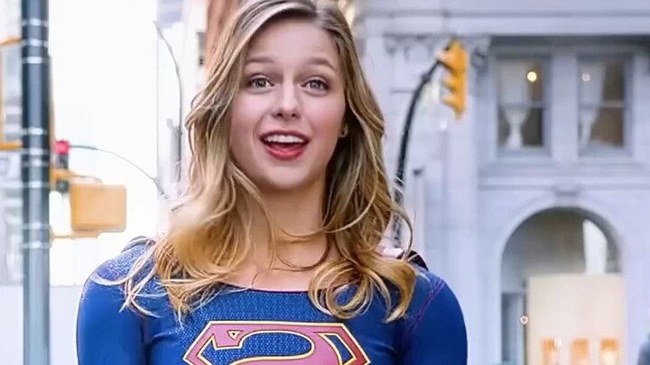 Mengejar Superwoman dalam lima dimensi, bukankah sama saja dengan gajah jatuh cinta pada semut?