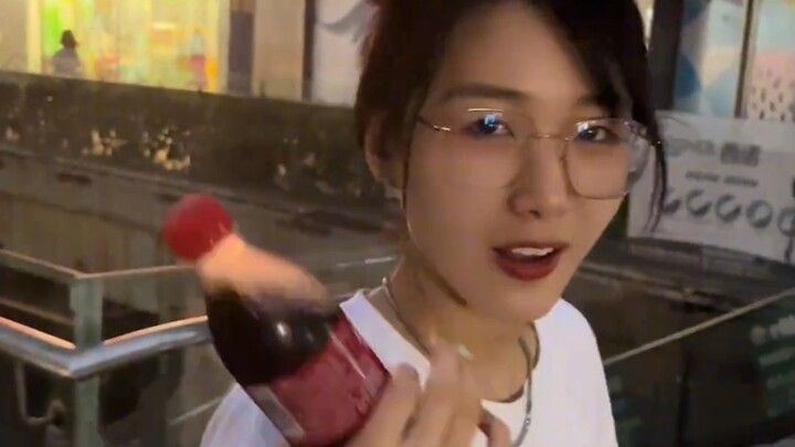 مع كوكاكولا مثلجة كبداية، كيف تصدّ الهجوم بقوة يا سيدي؟